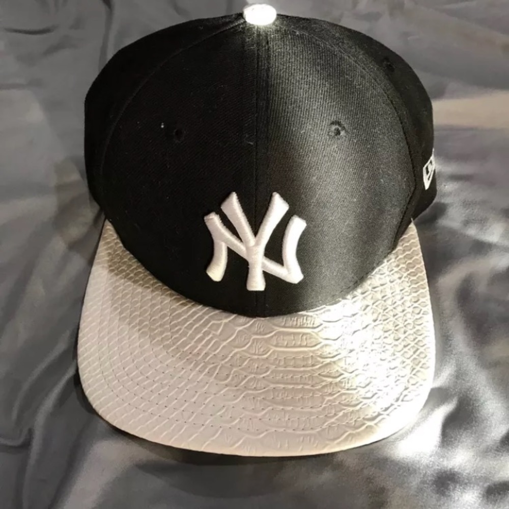 Yankee white snake skin SnapBack